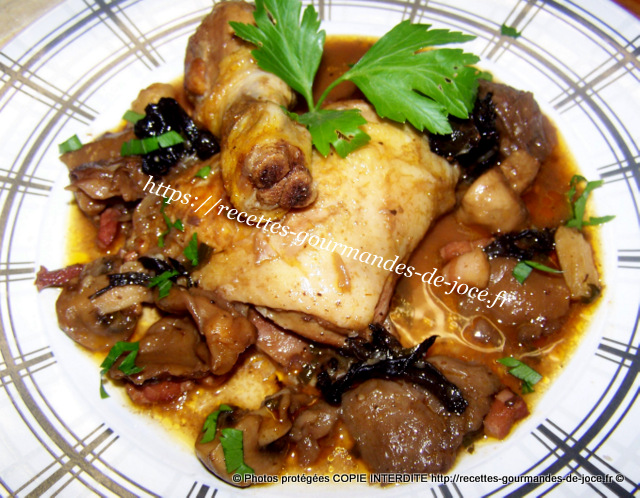 Pilons de poulet aux pleurotes, trompettes de la mort et champignons de