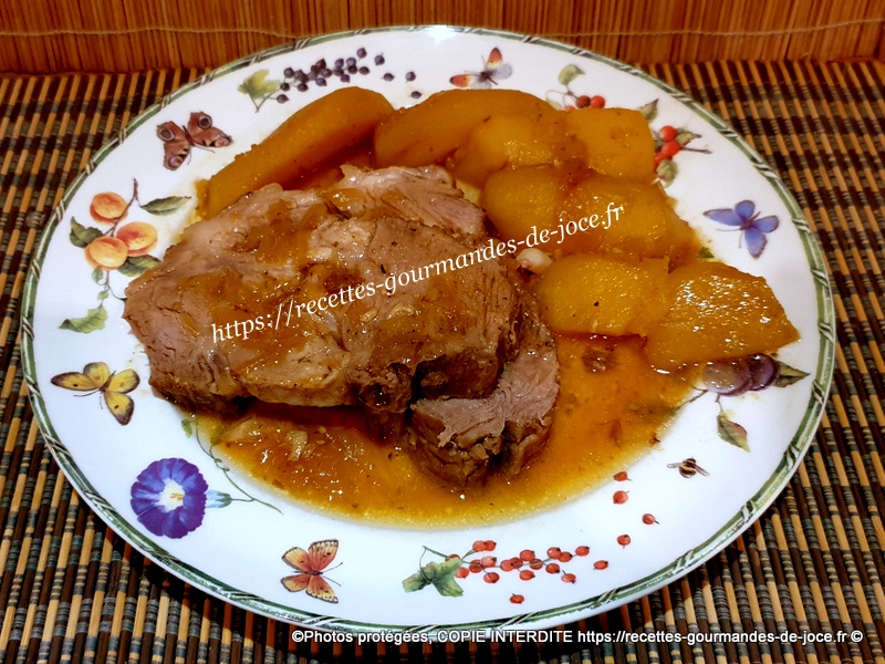 Épaule de porc sans os mijotée en cocotte avec des pommes de terre