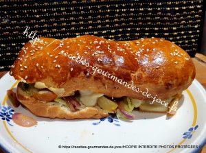 Sandwichs façon hot-dog aux chipolatas et fromage à raclette. – Recettes  Gourmandes De Joce