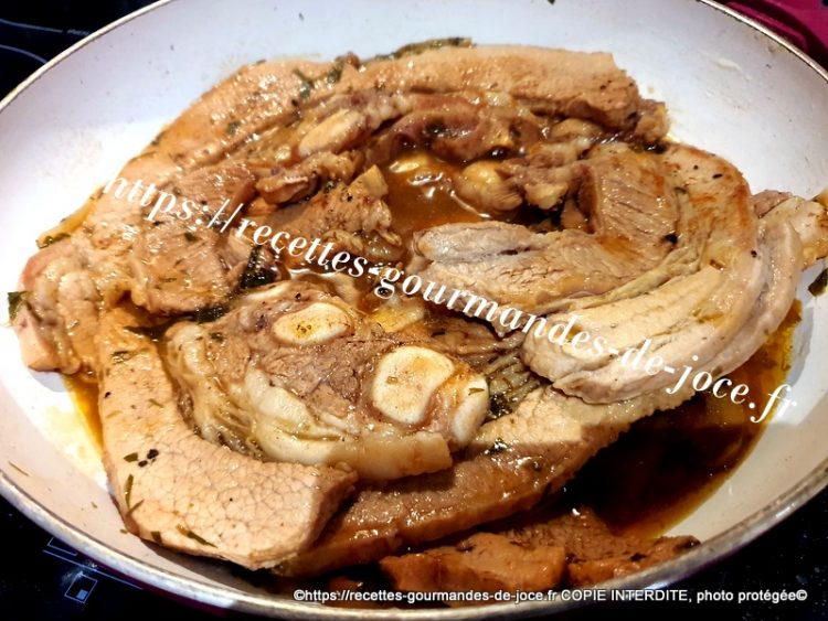 Tendrons de veau à l’estragon mijotés en cocotte, champignons et purée