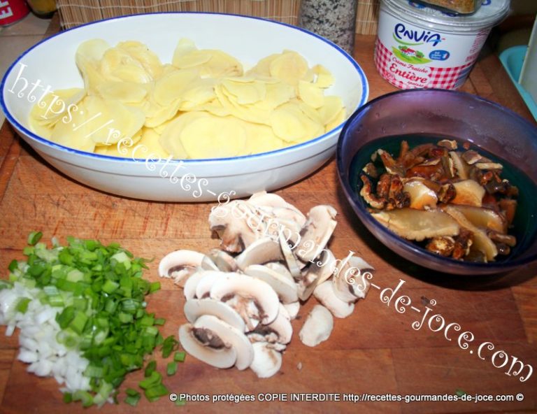 Cuisses de pintade, pommes de terre et champignons au four. – Recettes