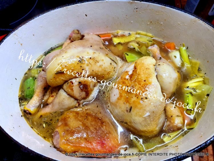 Coquelets épicés mijotés en cocotte aux légumes et pâtes orzo