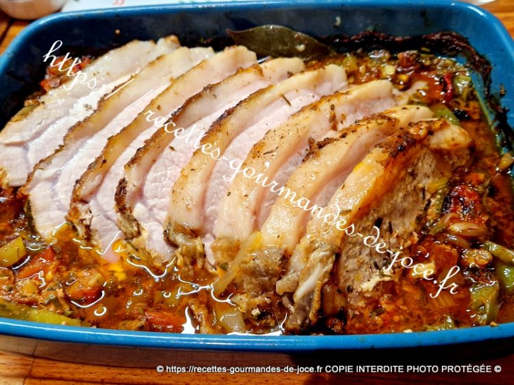 Carré de porc rôti au four, épices, poivrons et tomates. – Recettes