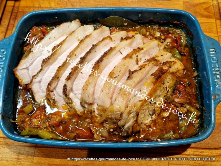 Carré de porc rôti au four, épices, poivrons et tomates. – Recettes